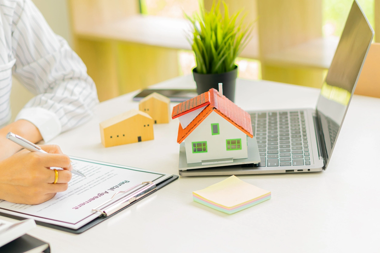 Savoir gérer mes biens immobiliers, c'est avoir la sérénité et tirer profit de mes revenus locatifs.