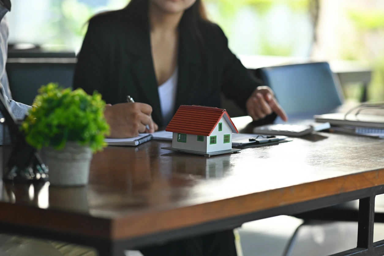 Parmi les conditions location appartement, il y a les obligations du bailleur. La performance énergétique et les diagnostics sont l'une des plus importantes.