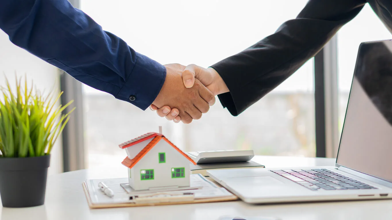 Administrateur de biens syndic copropriété : rôles, différences et choix idéal