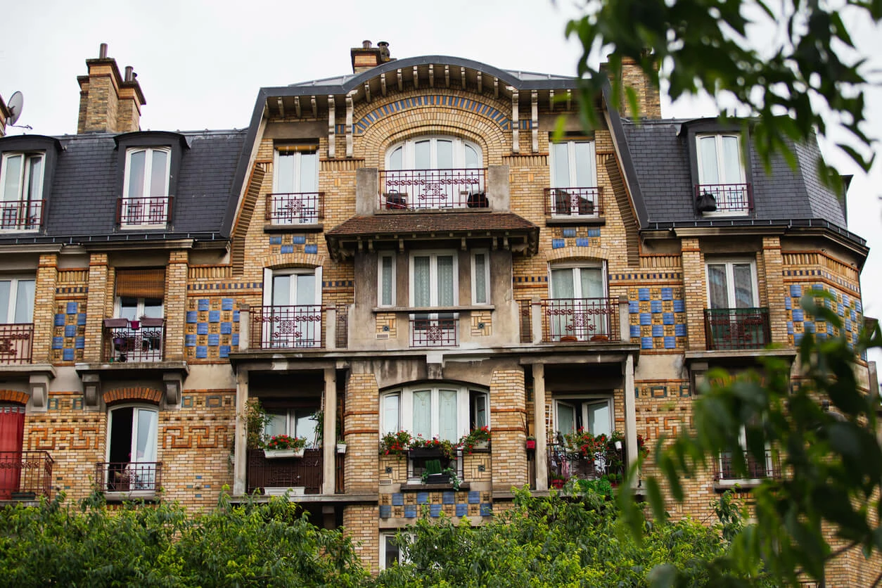 Quels sont les avantages de passer par un spécialiste de la gestion immobilière ?