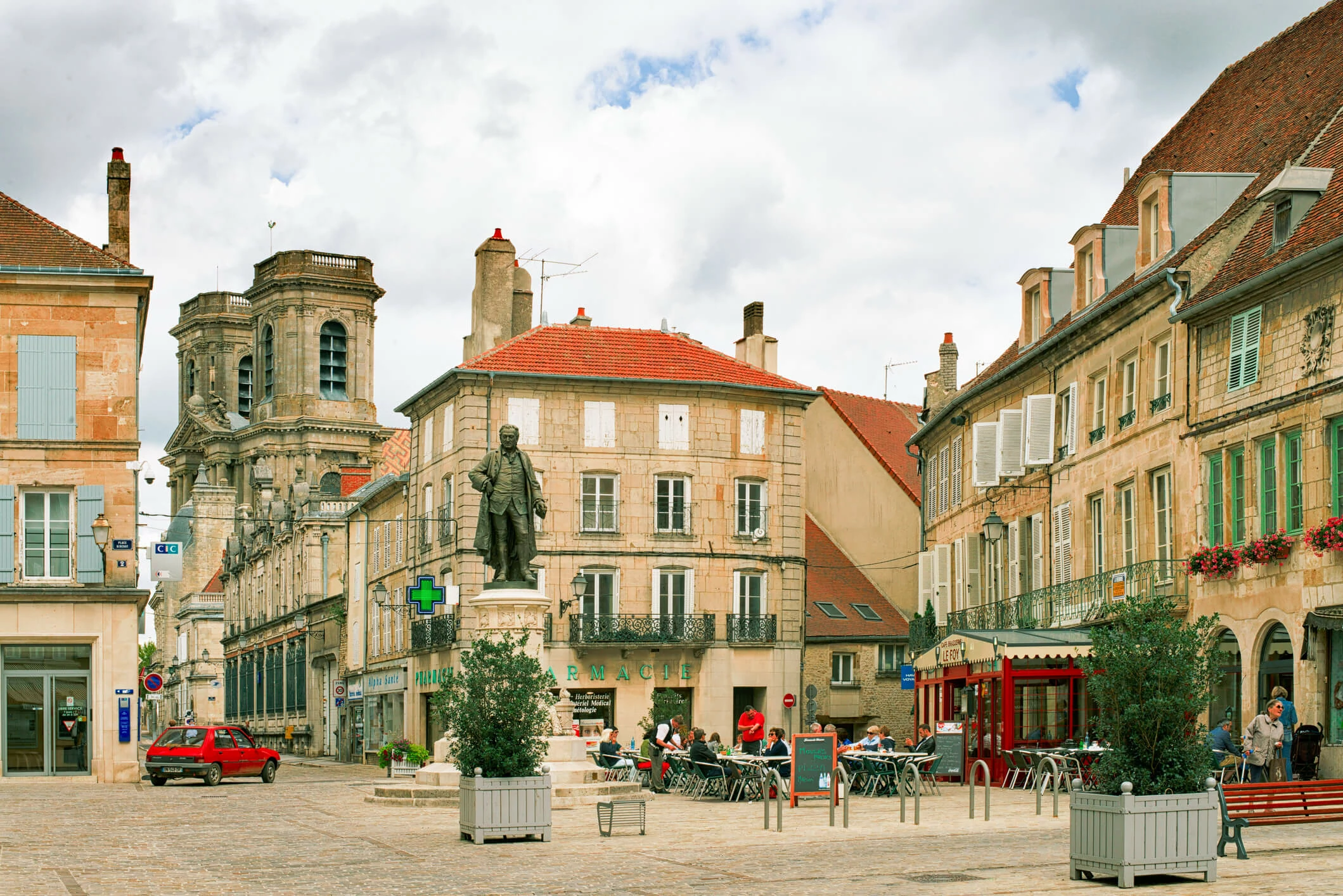 Gestion location neuf : les stratégies efficaces pour des rendements maximisés